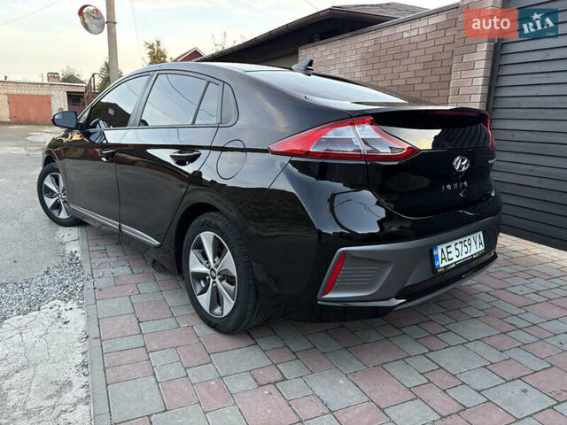 Чорний Хендай Ioniq, об'ємом двигуна 0 л та пробігом 113 тис. км за 12500 $, фото 7 на Automoto.ua