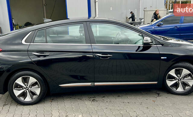Чорний Хендай Ioniq, об'ємом двигуна 0 л та пробігом 90 тис. км за 14150 $, фото 21 на Automoto.ua