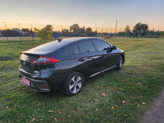 Черный Хендай Ioniq, объемом двигателя 0 л и пробегом 99 тыс. км за 12200 $, фото 6 на Automoto.ua