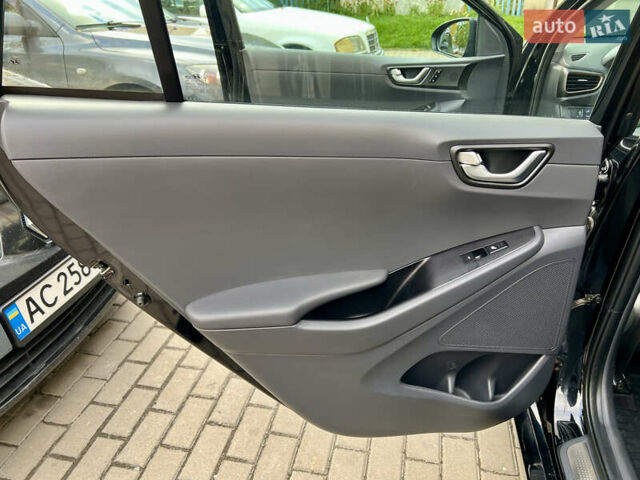 Чорний Хендай Ioniq, об'ємом двигуна 0 л та пробігом 90 тис. км за 14150 $, фото 41 на Automoto.ua