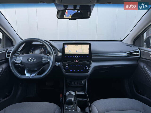 Чорний Хендай Ioniq, об'ємом двигуна 0 л та пробігом 102 тис. км за 14900 $, фото 31 на Automoto.ua