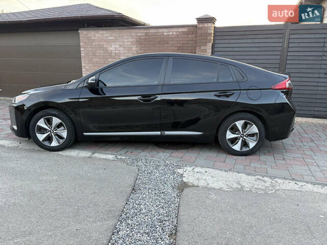 Чорний Хендай Ioniq, об'ємом двигуна 0 л та пробігом 113 тис. км за 12500 $, фото 5 на Automoto.ua