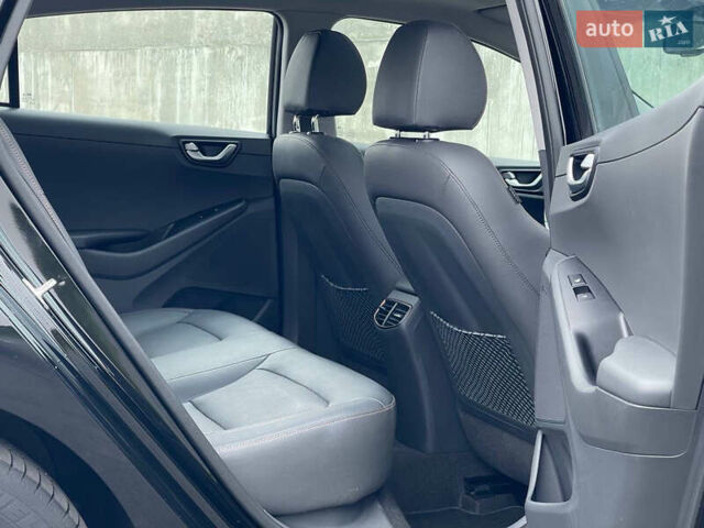 Черный Хендай Ioniq, объемом двигателя 0 л и пробегом 45 тыс. км за 16500 $, фото 17 на Automoto.ua