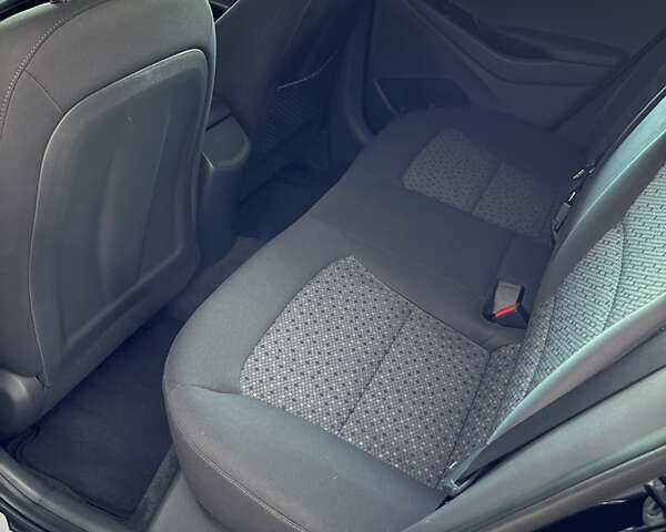 Чорний Хендай Ioniq, об'ємом двигуна 0 л та пробігом 113 тис. км за 12500 $, фото 17 на Automoto.ua