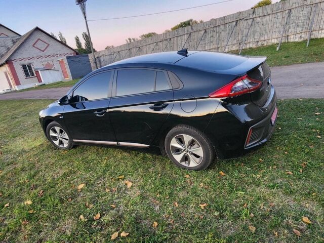 Черный Хендай Ioniq, объемом двигателя 0 л и пробегом 99 тыс. км за 12200 $, фото 10 на Automoto.ua
