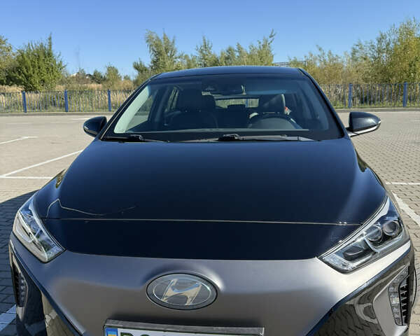Черный Хендай Ioniq, объемом двигателя 0 л и пробегом 45 тыс. км за 16500 $, фото 1 на Automoto.ua