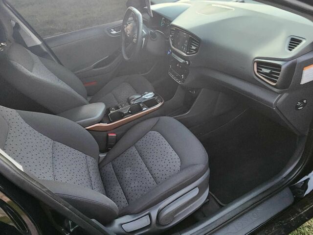 Черный Хендай Ioniq, объемом двигателя 0 л и пробегом 99 тыс. км за 12200 $, фото 16 на Automoto.ua