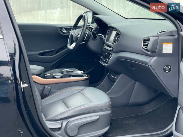 Черный Хендай Ioniq, объемом двигателя 0 л и пробегом 45 тыс. км за 16500 $, фото 20 на Automoto.ua
