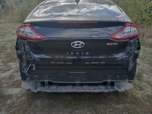 Черный Хендай Ioniq, объемом двигателя 0 л и пробегом 85 тыс. км за 7200 $, фото 2 на Automoto.ua