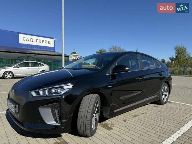 Черный Хендай Ioniq, объемом двигателя 0 л и пробегом 45 тыс. км за 16500 $, фото 2 на Automoto.ua