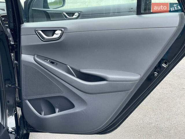 Черный Хендай Ioniq, объемом двигателя 0 л и пробегом 45 тыс. км за 16500 $, фото 19 на Automoto.ua