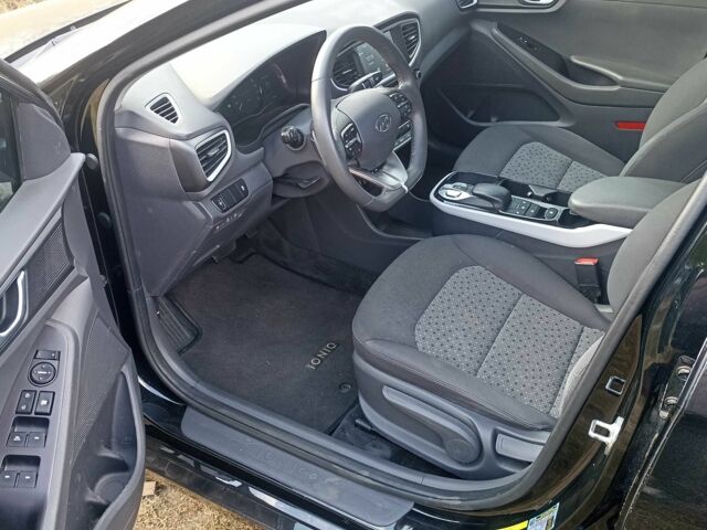 Черный Хендай Ioniq, объемом двигателя 0 л и пробегом 85 тыс. км за 7200 $, фото 11 на Automoto.ua