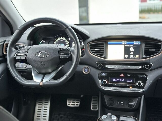 Черный Хендай Ioniq, объемом двигателя 0 л и пробегом 137 тыс. км за 12499 $, фото 22 на Automoto.ua