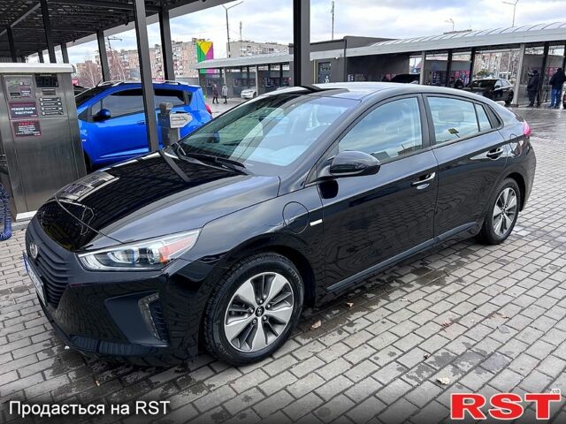 Черный Хендай Ioniq, объемом двигателя 16 л и пробегом 85 тыс. км за 15900 $, фото 1 на Automoto.ua