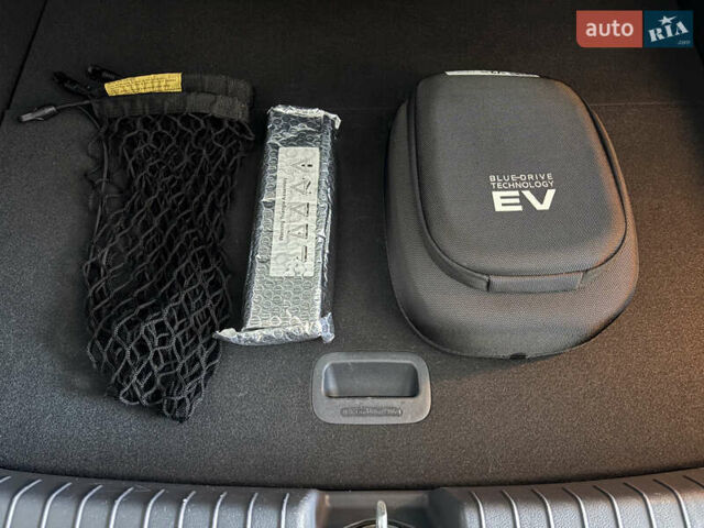Чорний Хендай Ioniq, об'ємом двигуна 0 л та пробігом 113 тис. км за 12500 $, фото 19 на Automoto.ua