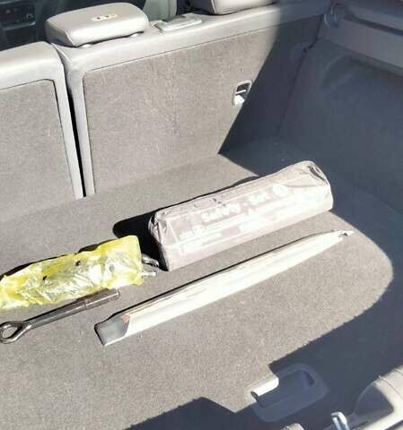 Черный Хендай Ioniq, объемом двигателя 0 л и пробегом 161 тыс. км за 12500 $, фото 6 на Automoto.ua