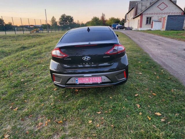 Черный Хендай Ioniq, объемом двигателя 0 л и пробегом 99 тыс. км за 12200 $, фото 8 на Automoto.ua