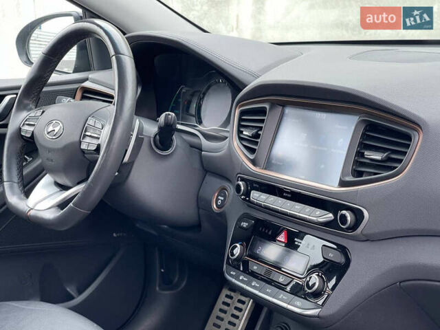 Черный Хендай Ioniq, объемом двигателя 0 л и пробегом 45 тыс. км за 16500 $, фото 21 на Automoto.ua