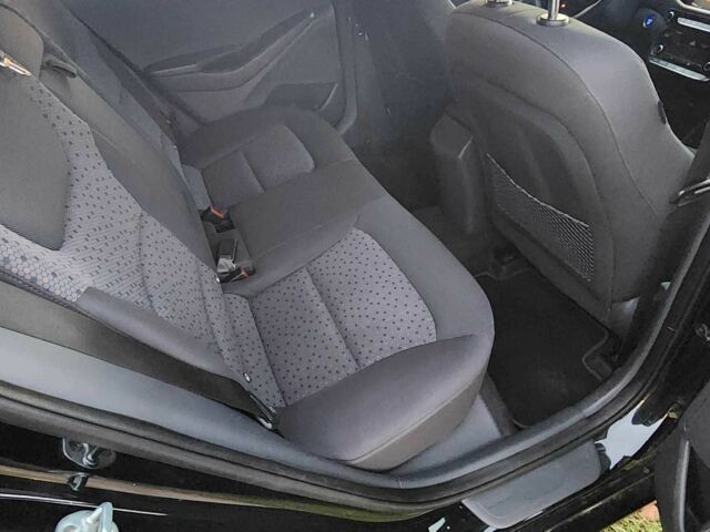 Черный Хендай Ioniq, объемом двигателя 0 л и пробегом 99 тыс. км за 12200 $, фото 21 на Automoto.ua