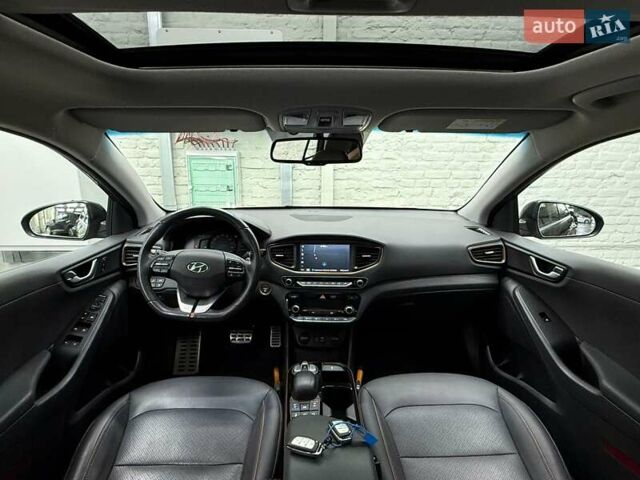 Чорний Хендай Ioniq, об'ємом двигуна 0 л та пробігом 108 тис. км за 14401 $, фото 21 на Automoto.ua