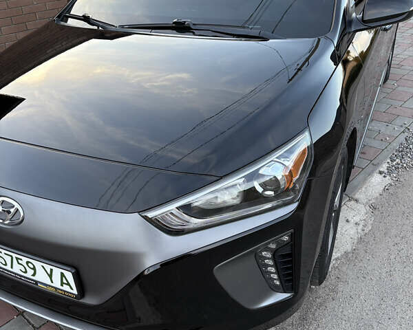 Чорний Хендай Ioniq, об'ємом двигуна 0 л та пробігом 113 тис. км за 12500 $, фото 3 на Automoto.ua