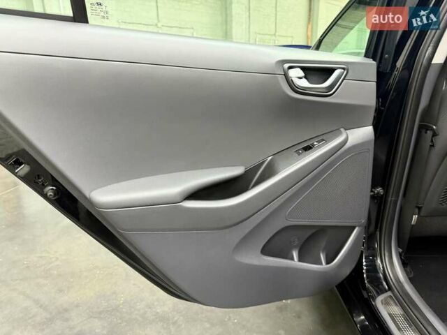 Чорний Хендай Ioniq, об'ємом двигуна 0 л та пробігом 108 тис. км за 14401 $, фото 32 на Automoto.ua
