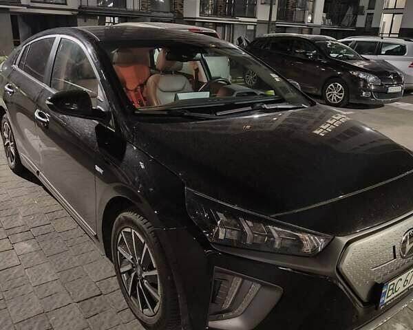 Черный Хендай Ioniq, объемом двигателя 0 л и пробегом 181 тыс. км за 14000 $, фото 1 на Automoto.ua