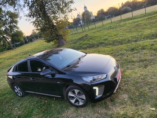 Черный Хендай Ioniq, объемом двигателя 0 л и пробегом 99 тыс. км за 12200 $, фото 1 на Automoto.ua