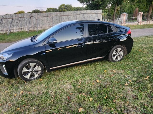 Черный Хендай Ioniq, объемом двигателя 0 л и пробегом 99 тыс. км за 12200 $, фото 11 на Automoto.ua