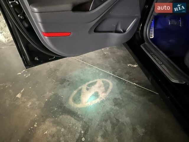 Чорний Хендай Ioniq, об'ємом двигуна 0 л та пробігом 108 тис. км за 14401 $, фото 15 на Automoto.ua