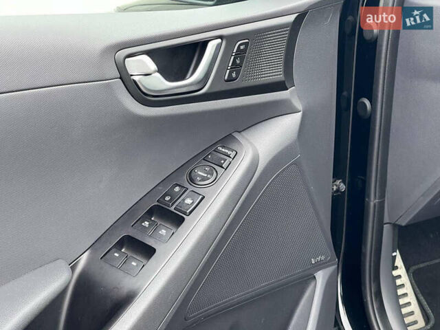 Черный Хендай Ioniq, объемом двигателя 0 л и пробегом 45 тыс. км за 16500 $, фото 28 на Automoto.ua