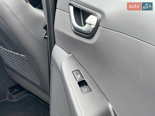 Черный Хендай Ioniq, объемом двигателя 0 л и пробегом 45 тыс. км за 16500 $, фото 18 на Automoto.ua