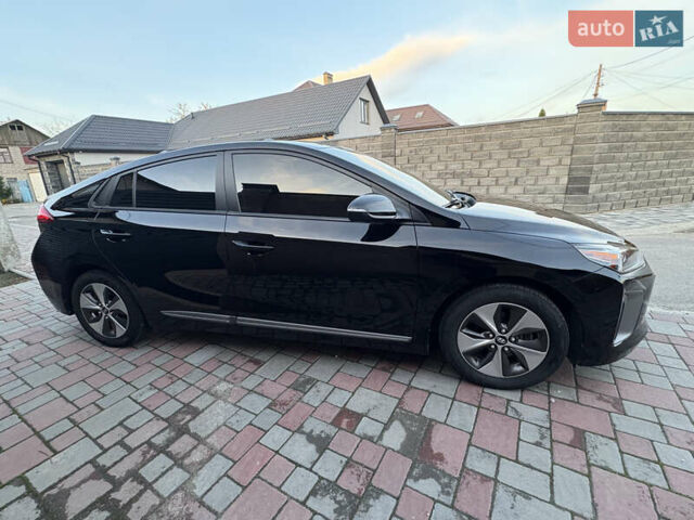 Чорний Хендай Ioniq, об'ємом двигуна 0 л та пробігом 113 тис. км за 12500 $, фото 6 на Automoto.ua