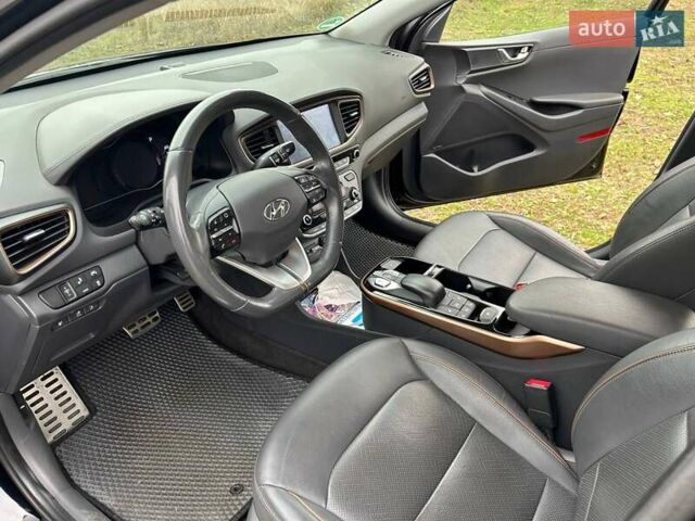 Чорний Хендай Ioniq, об'ємом двигуна 0 л та пробігом 65 тис. км за 15500 $, фото 4 на Automoto.ua