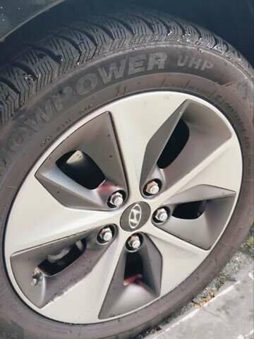 Черный Хендай Ioniq, объемом двигателя 0 л и пробегом 161 тыс. км за 12500 $, фото 10 на Automoto.ua