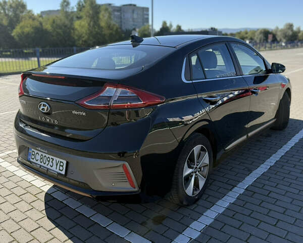 Черный Хендай Ioniq, объемом двигателя 0 л и пробегом 45 тыс. км за 16500 $, фото 8 на Automoto.ua