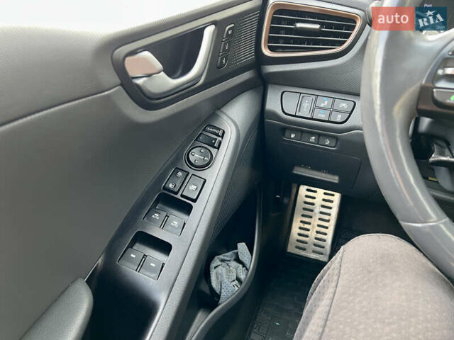 Чорний Хендай Ioniq, об'ємом двигуна 0 л та пробігом 90 тис. км за 14150 $, фото 55 на Automoto.ua