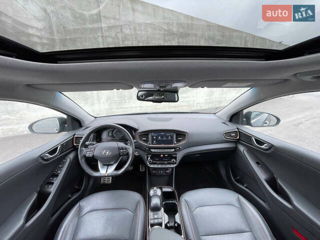 Черный Хендай Ioniq, объемом двигателя 0 л и пробегом 45 тыс. км за 16500 $, фото 12 на Automoto.ua