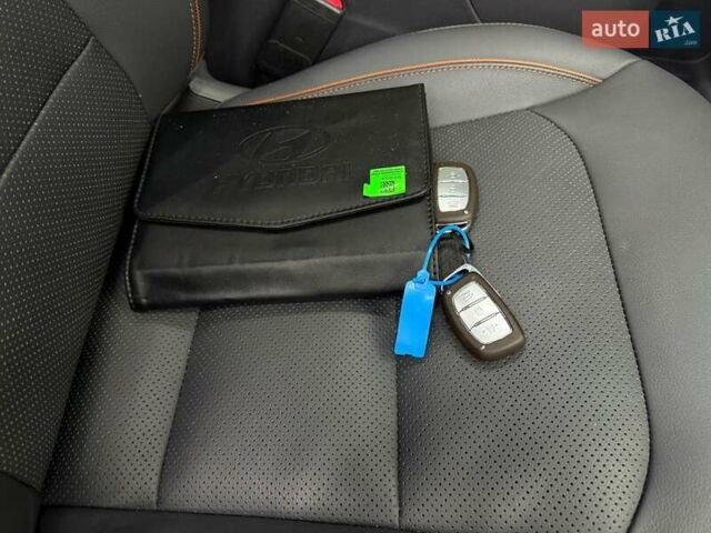 Чорний Хендай Ioniq, об'ємом двигуна 0 л та пробігом 108 тис. км за 14401 $, фото 27 на Automoto.ua