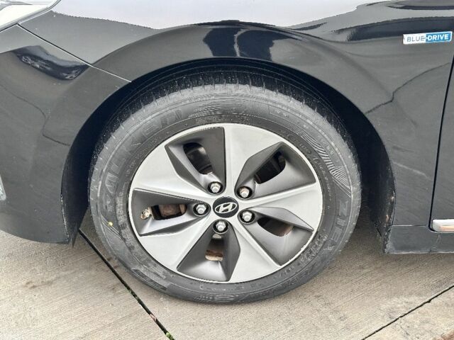 Черный Хендай Ioniq, объемом двигателя 0 л и пробегом 137 тыс. км за 12499 $, фото 7 на Automoto.ua