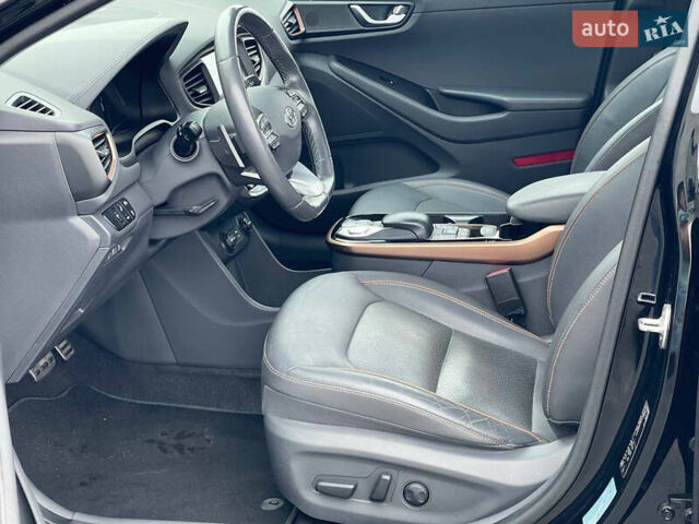 Черный Хендай Ioniq, объемом двигателя 0 л и пробегом 45 тыс. км за 16500 $, фото 22 на Automoto.ua
