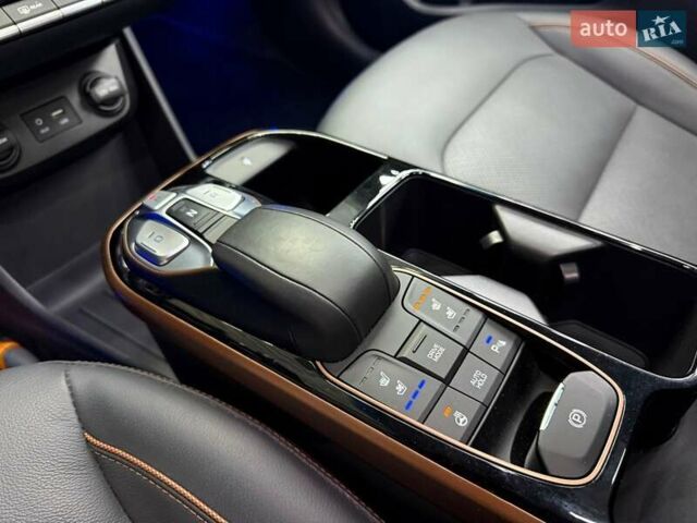 Чорний Хендай Ioniq, об'ємом двигуна 0 л та пробігом 108 тис. км за 14401 $, фото 24 на Automoto.ua