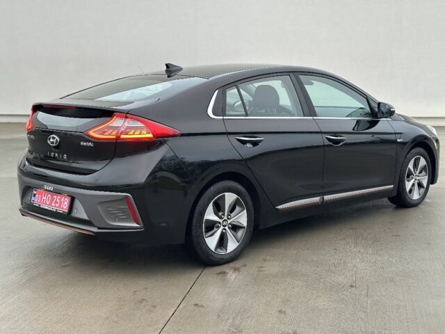 Черный Хендай Ioniq, объемом двигателя 0 л и пробегом 137 тыс. км за 12499 $, фото 3 на Automoto.ua