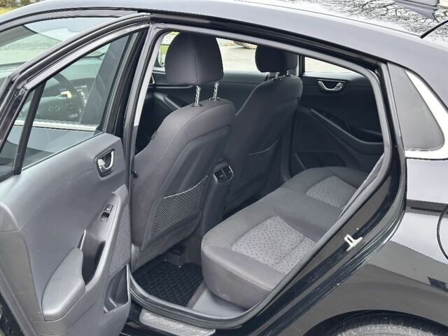 Черный Хендай Ioniq, объемом двигателя 0 л и пробегом 137 тыс. км за 12499 $, фото 15 на Automoto.ua
