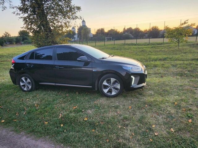 Черный Хендай Ioniq, объемом двигателя 0 л и пробегом 99 тыс. км за 12200 $, фото 2 на Automoto.ua