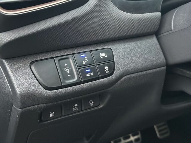 Черный Хендай Ioniq, объемом двигателя 0 л и пробегом 137 тыс. км за 12499 $, фото 11 на Automoto.ua