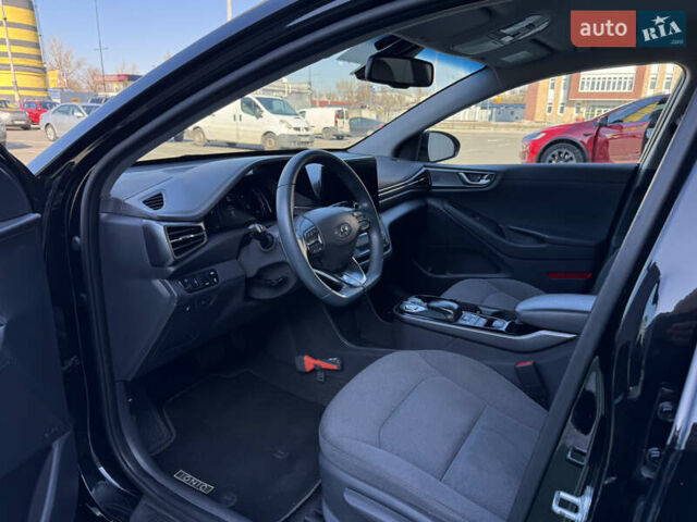 Чорний Хендай Ioniq, об'ємом двигуна 0 л та пробігом 102 тис. км за 14900 $, фото 23 на Automoto.ua