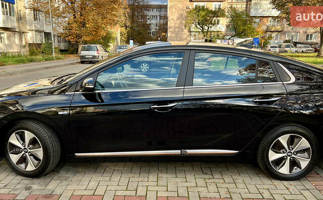 Чорний Хендай Ioniq, об'ємом двигуна 0 л та пробігом 90 тис. км за 14150 $, фото 12 на Automoto.ua