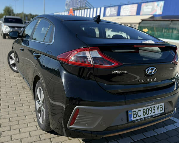 Черный Хендай Ioniq, объемом двигателя 0 л и пробегом 45 тыс. км за 16500 $, фото 6 на Automoto.ua