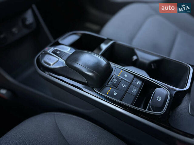 Чорний Хендай Ioniq, об'ємом двигуна 0 л та пробігом 102 тис. км за 14900 $, фото 27 на Automoto.ua
